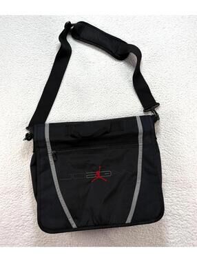 Vintage Nike Jordan 23 Nylon Messenger Bag Black Red Shoulder Strap 275197-010